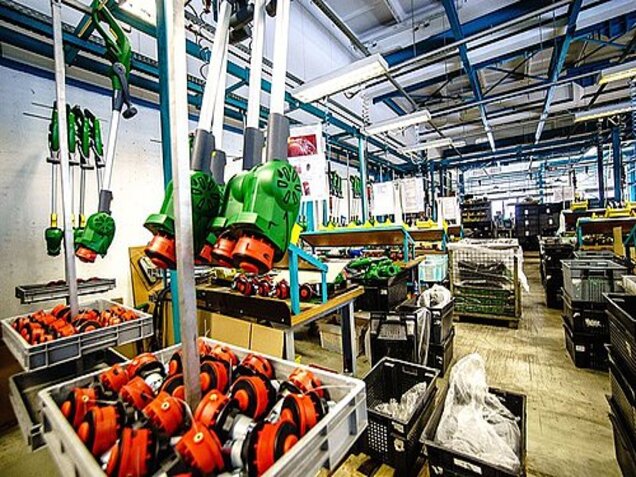 Fertigungsstrecke Rasentrimmer